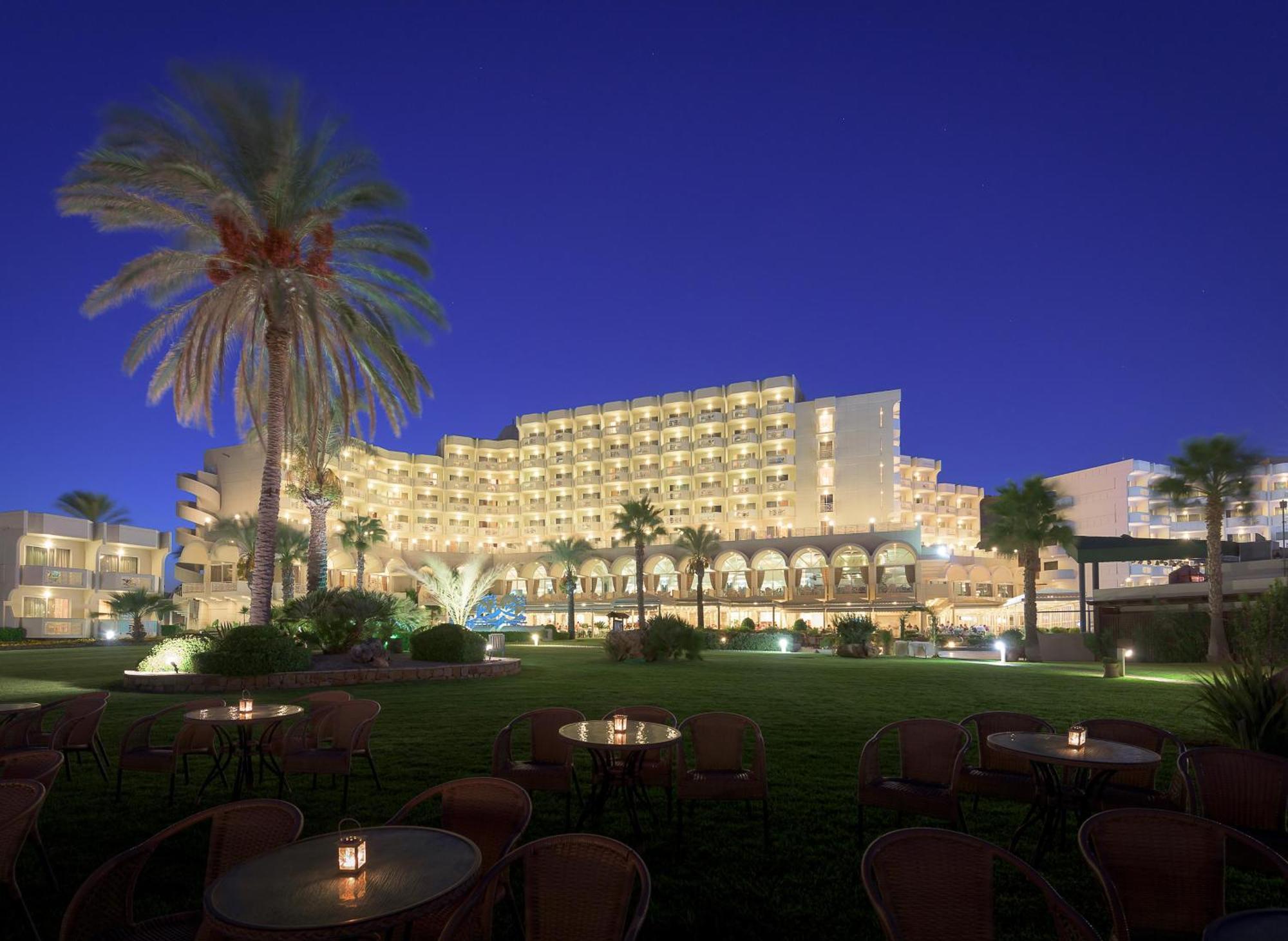 Rodos Palladium Leisure&Wellness Kallithéa Esterno foto The Dan Hotel at night