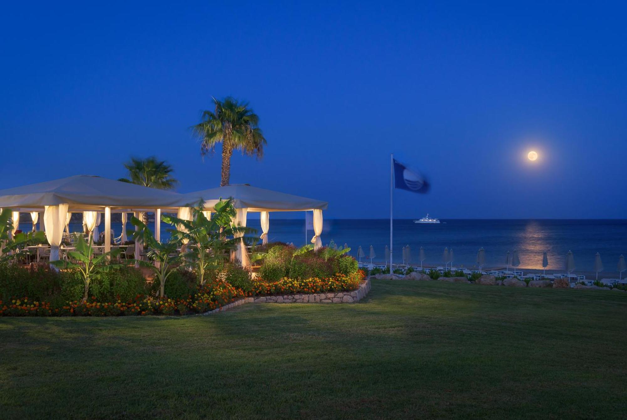 Rodos Palladium Leisure&Wellness Kallithéa Esterno foto The beach at the hotel