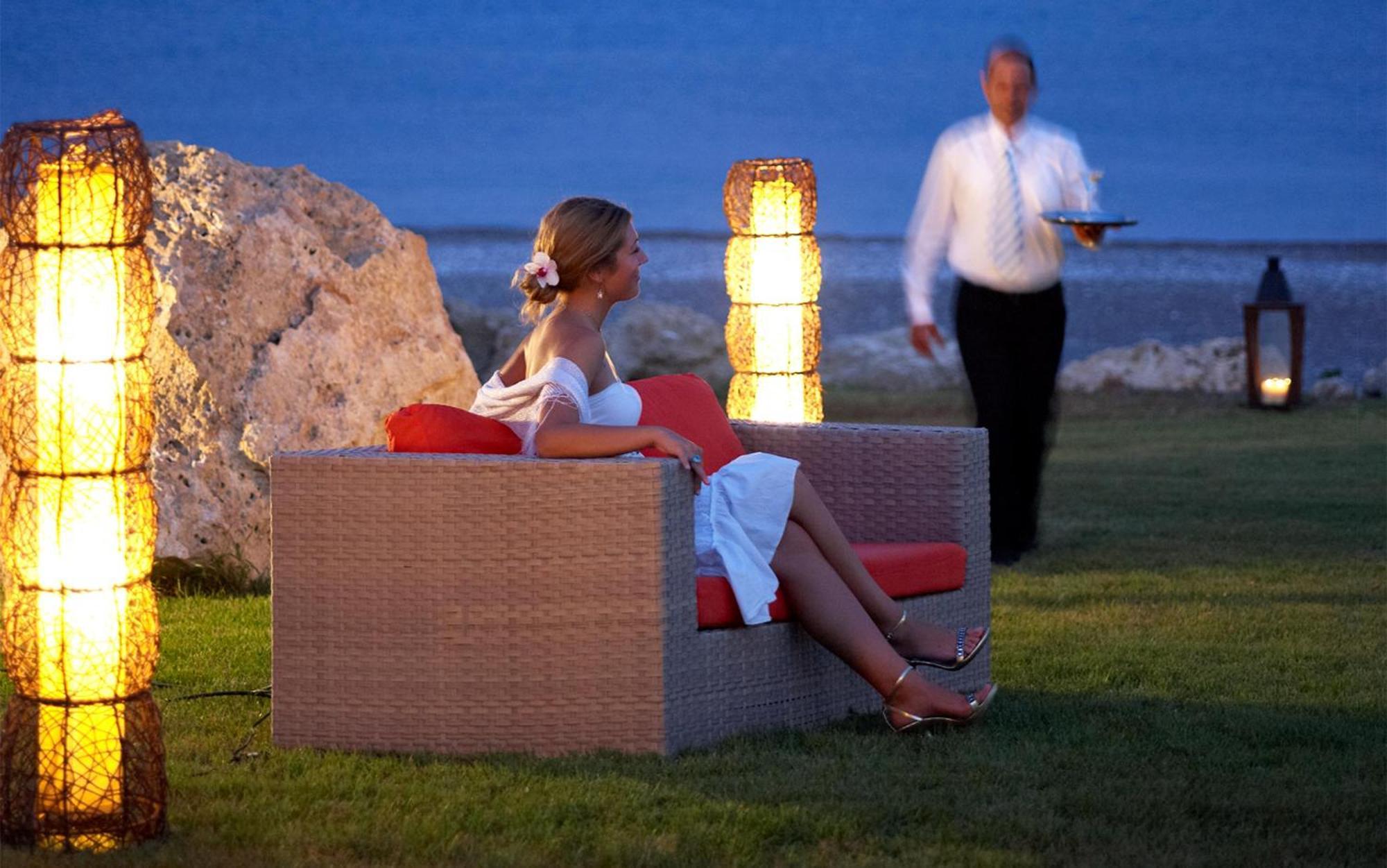 Rodos Palladium Leisure&Wellness Kallithéa Esterno foto A butler serving a guest at a resort