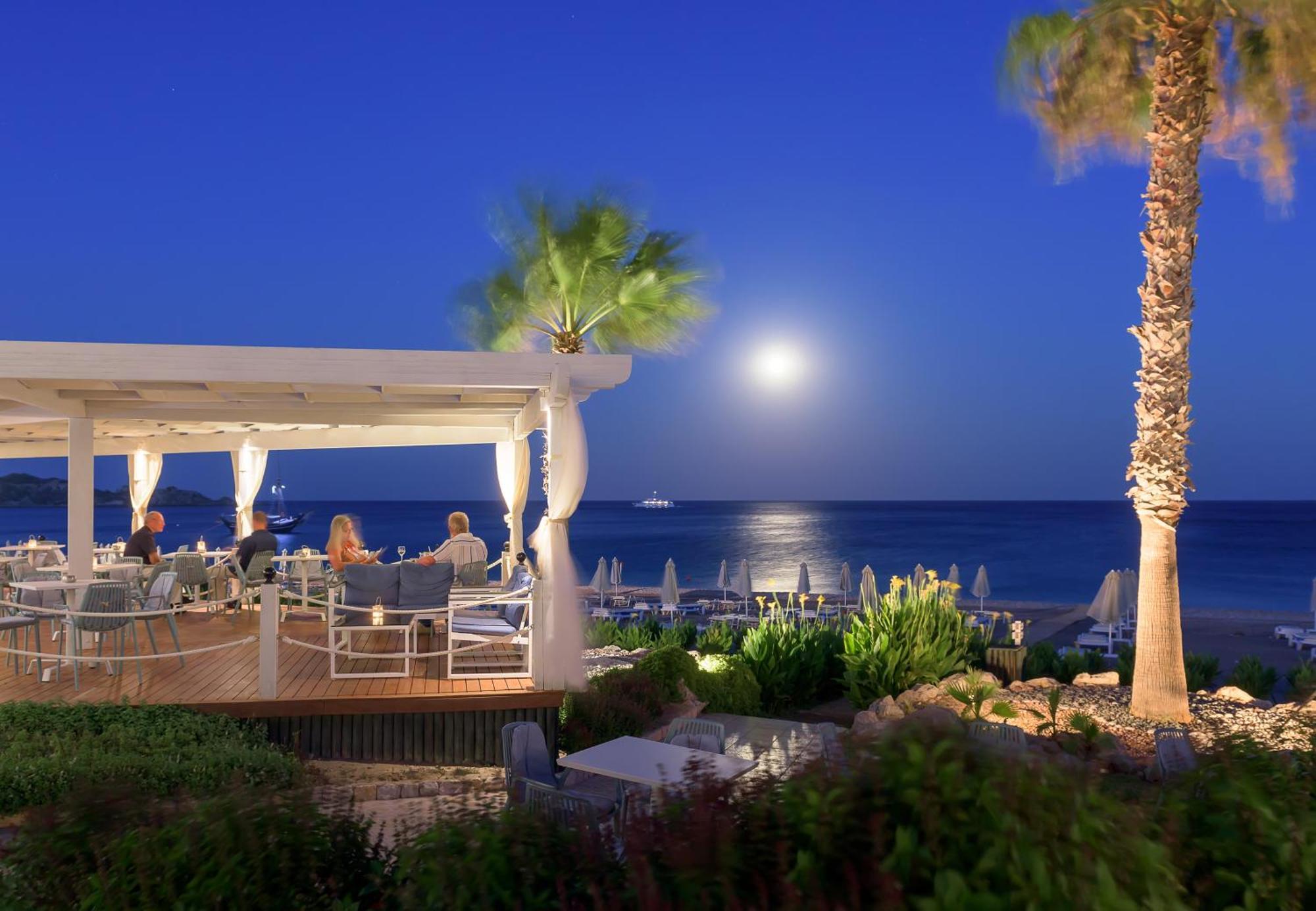 Rodos Palladium Leisure&Wellness Kallithéa Esterno foto Beach bar at night