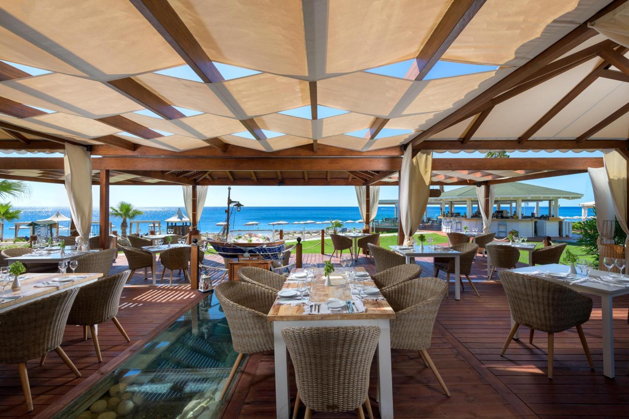 Rodos Palladium Leisure&Wellness Kallithéa Esterno foto The restaurant at the hotel