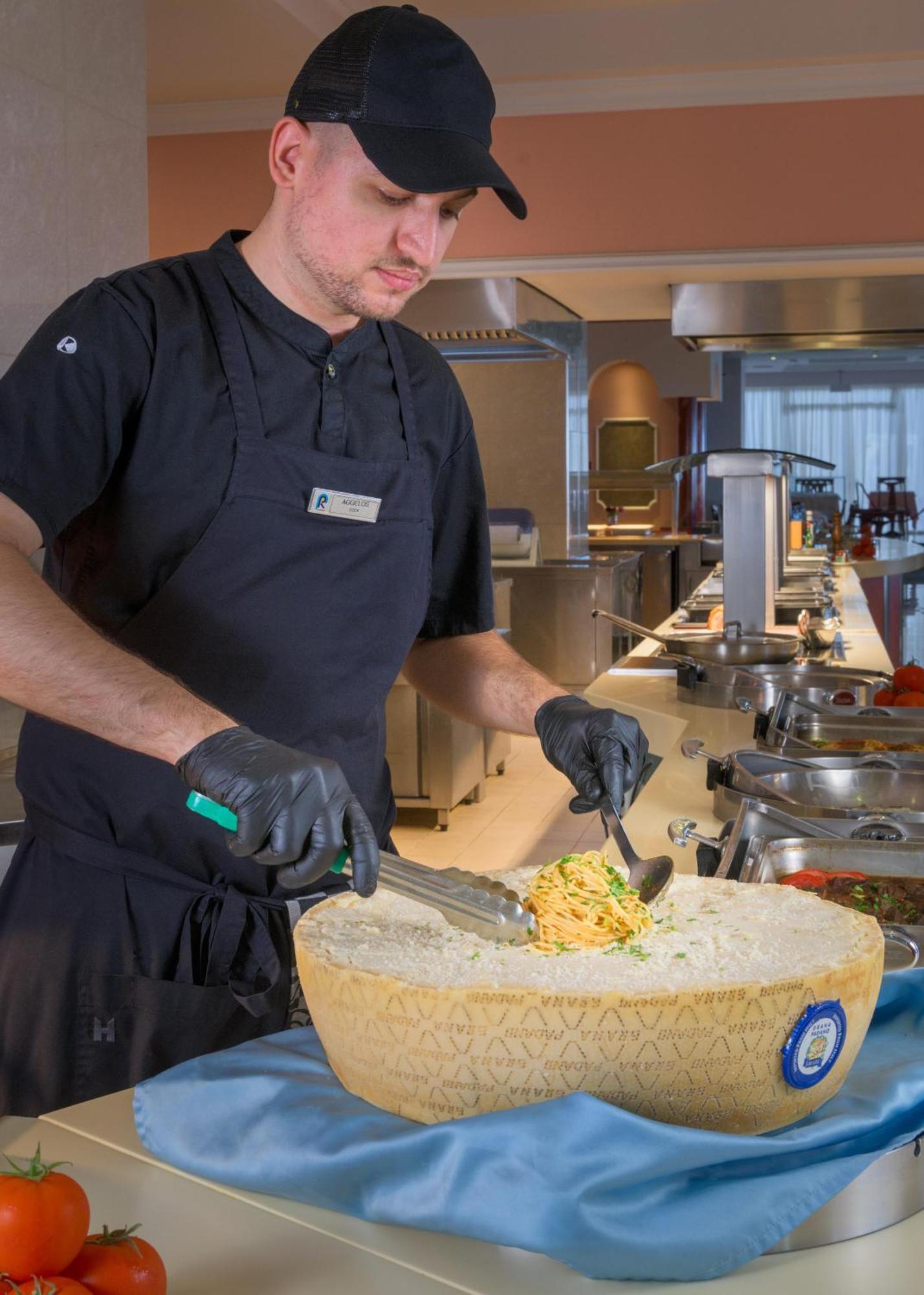 Rodos Palladium Leisure&Wellness Kallithéa Esterno foto A chef preparing a dish